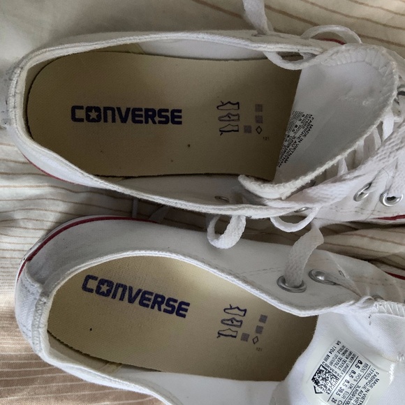 Converse Chucks low top. Excellent condition w/box - Picture 2 of 5